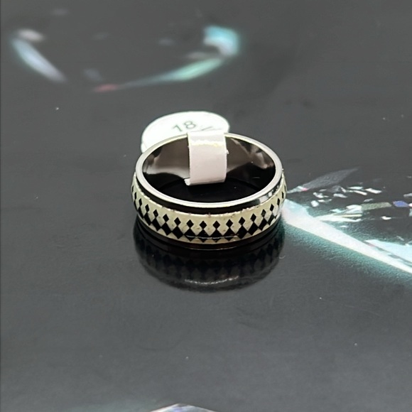 Glowing In The Dark Ring Size 18 - Picture 2 of 2